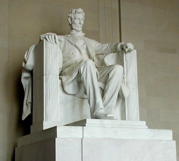 1024px-Lincoln_statue